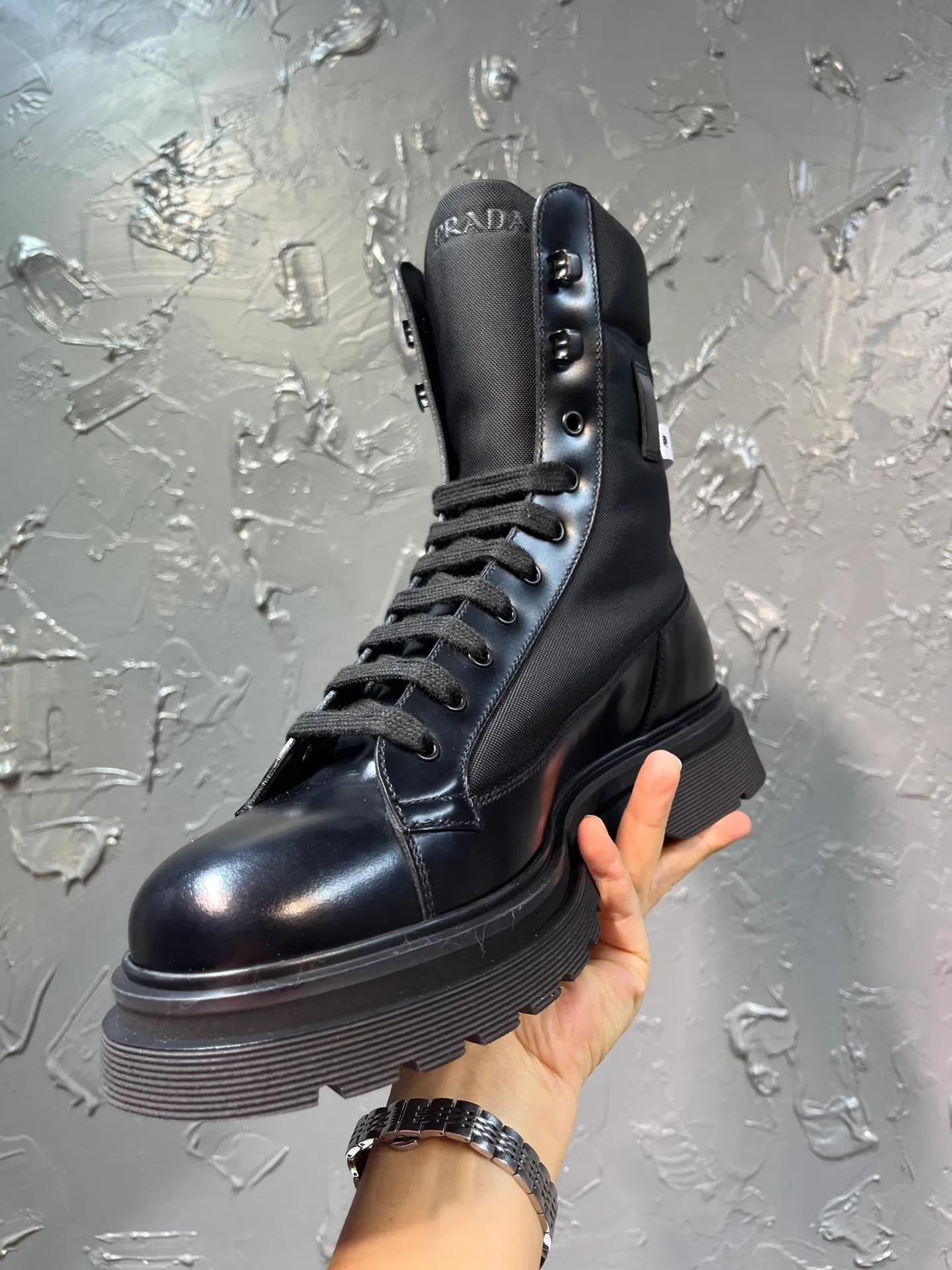Men's shoes 💰940💰 🔥🔥🔥Upgraded version 2025 new prada Prada triangular enamel logo boots, round-toe elastic Martin boots, original one-to-one development, outsole one-to-one private molding, the fabric is made of imported open edge beads, lining cowhide, foot-pad cowhide, sole height 5cm, original rubber foam outsole, full package, code number 39-46